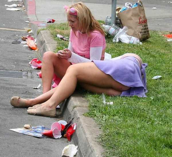 Drunk Females (31 photos)