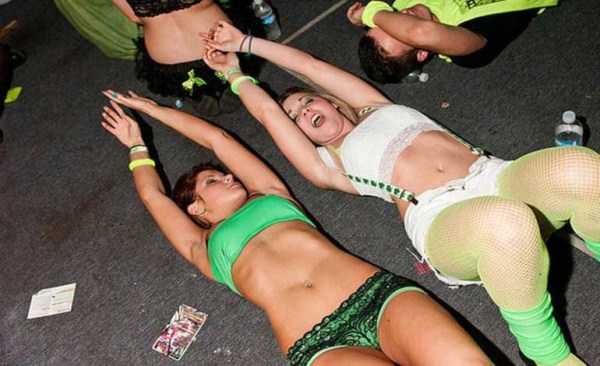 Drunk Females (31 photos)