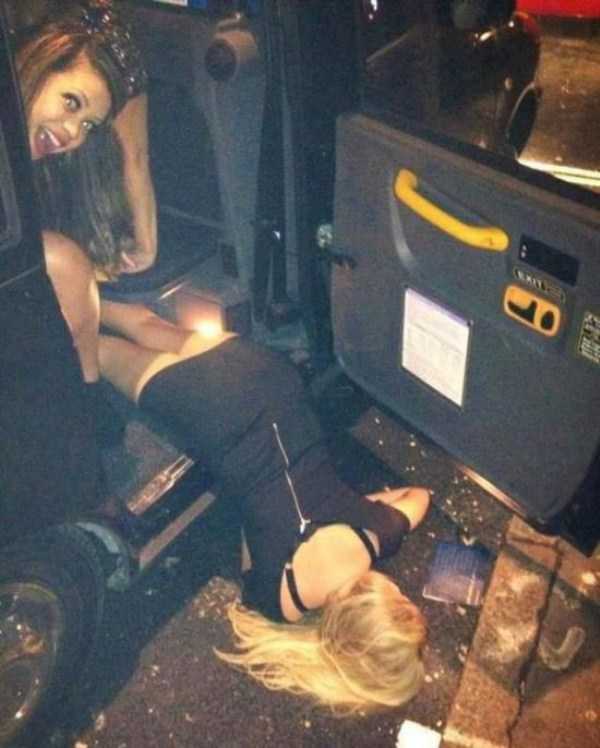 Drunk Females (31 photos)