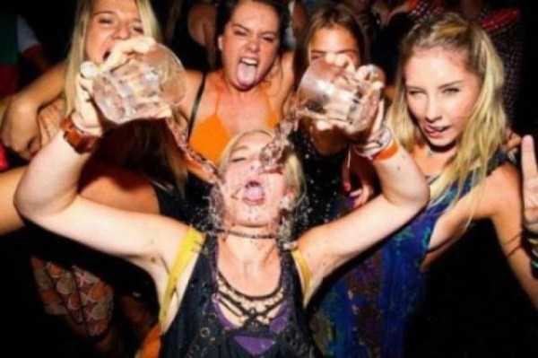 Drunk Females (31 photos)