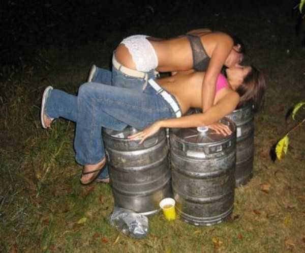 Drunk Females (31 photos)