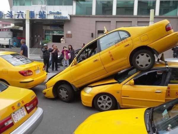 ridiculous driving fails 3 51 Driving Fails That Will Leave You Baffled (51 photos)