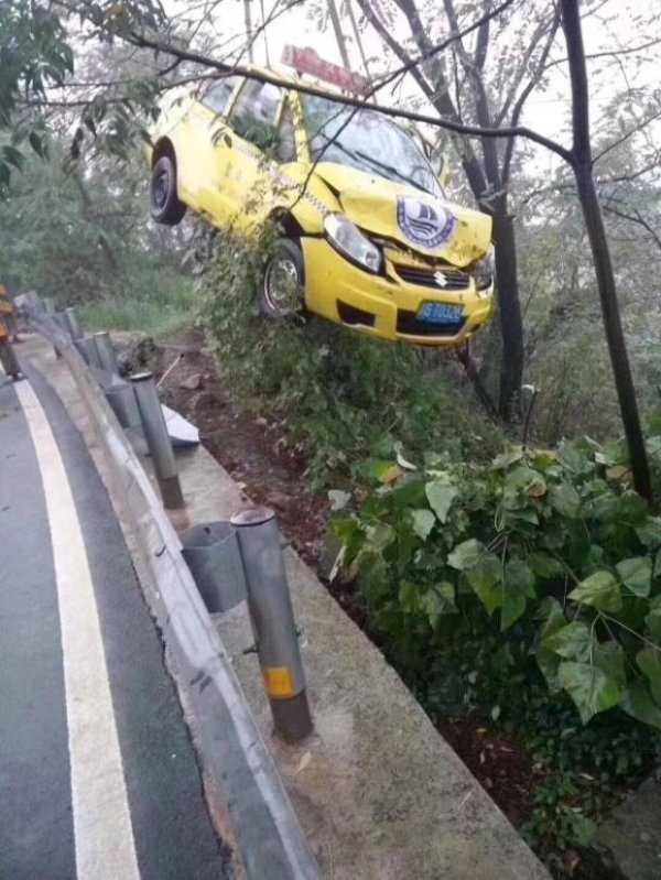 ridiculous driving fails 33 51 Driving Fails That Will Leave You Baffled (51 photos)