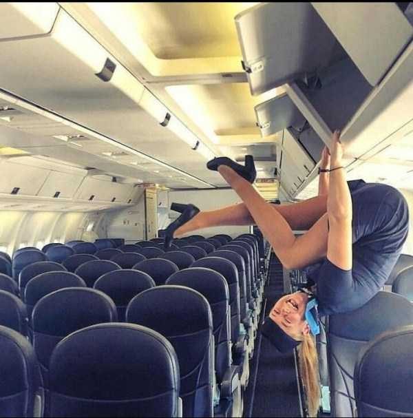 Flight Attendants Caught In Naughty Positions (30 photos)