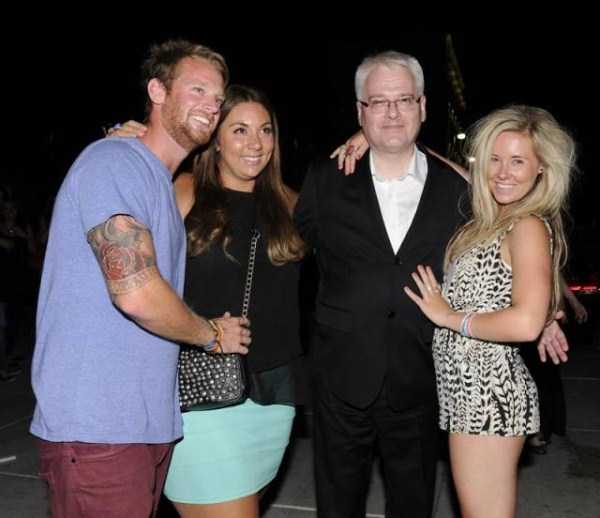 Hover Hands: So Close, Yet So Far (60 photos)