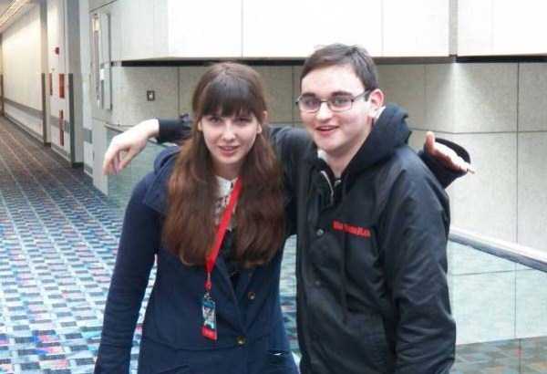 Hover Hands: So Close, Yet So Far (60 photos)