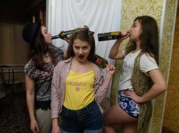 drunk russian youth 5 600x444 Russian Youth Having Fun – Part 7 (40 photos)
