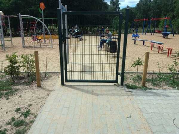 45 WTF Childrens Playgrounds (45 photos)