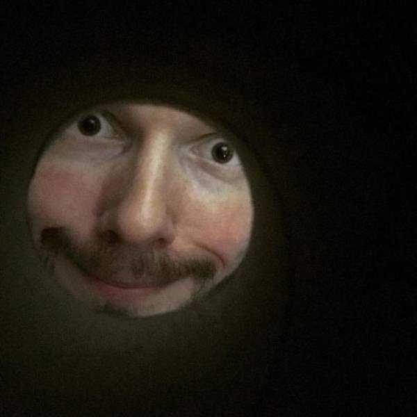 moon selfie 17 600x600