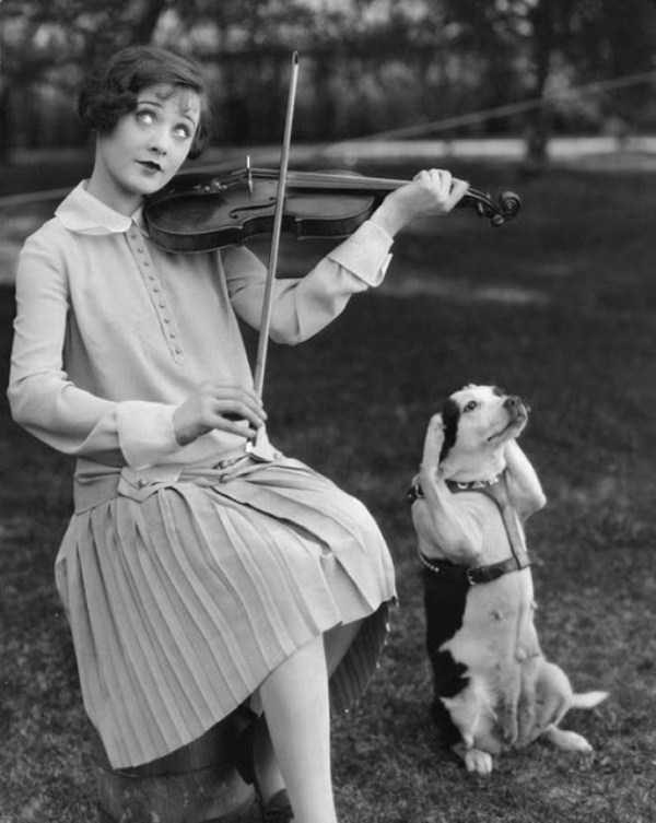 35 Vintage Photos Of People And Their Pets