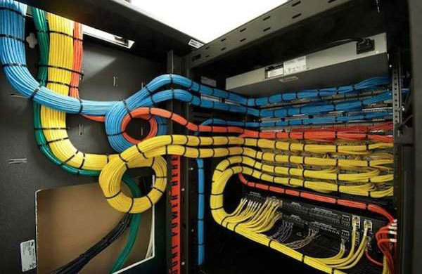 Cable Management Done Perfect (31 photos)