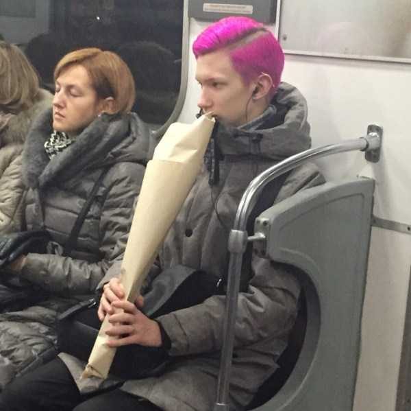 strange russian subway fashion 37 600x599