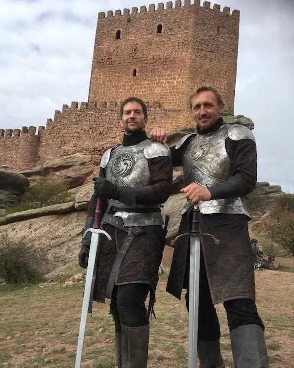behind the scenes game of thrones 18 600x751