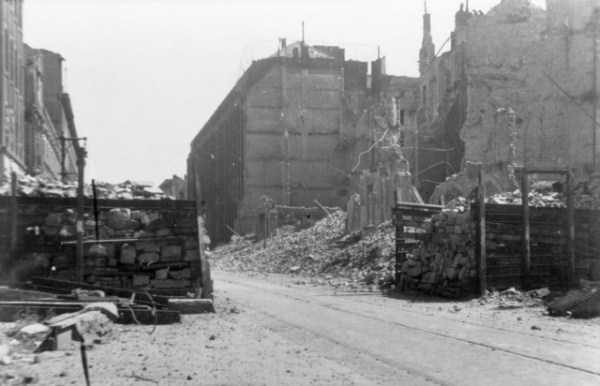 30 Black And White Photos Of Berlin In 1945