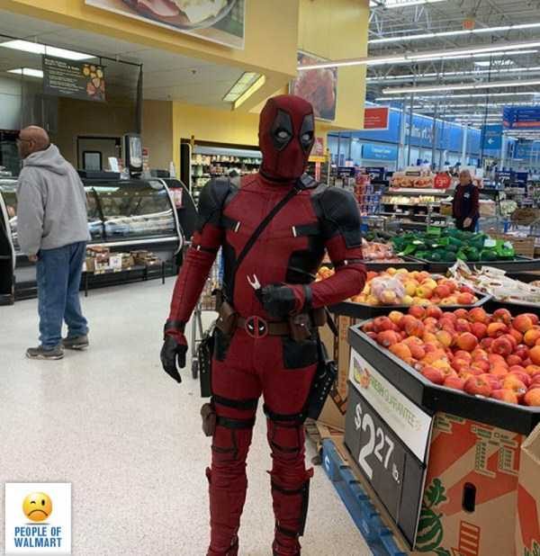 strange walmart people 20 600x618 Walmart Customers Are Uniquely Strange (71 photos)