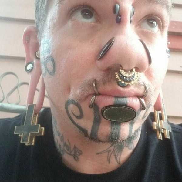 overly tattooed freaks 27 600x600 People Who Have Changed Their Appearance Radically (34 photos)
