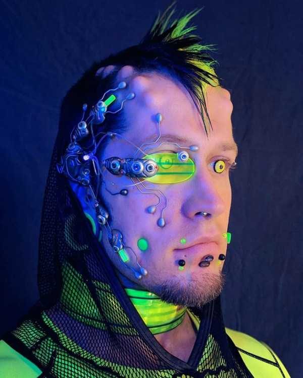 overly tattooed freaks 32 600x750 People Who Have Changed Their Appearance Radically (34 photos)