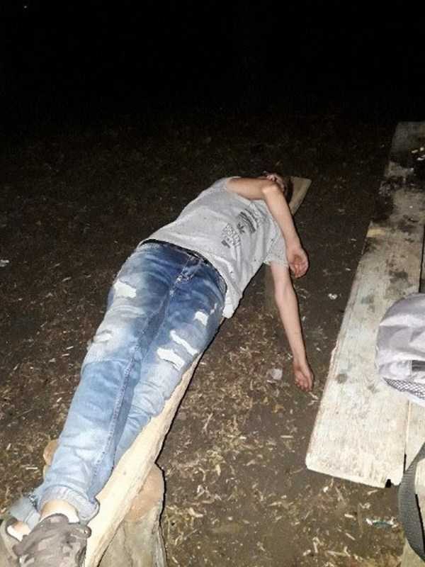 drunk russian teens 7 600x800 Russian Youth Having Fun – Part 14 (52 photos)