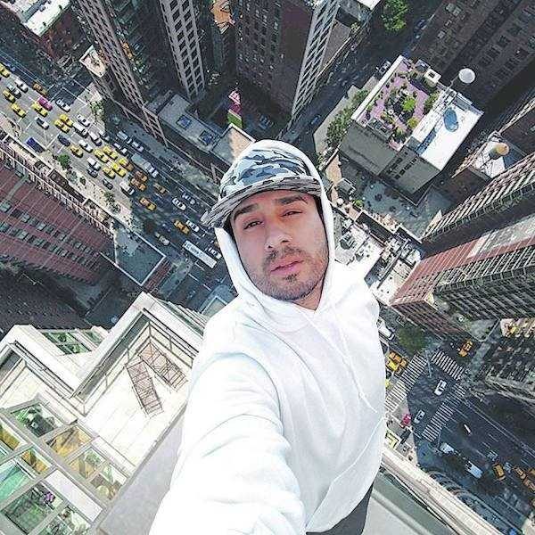 dangerous selfies 26 600x600