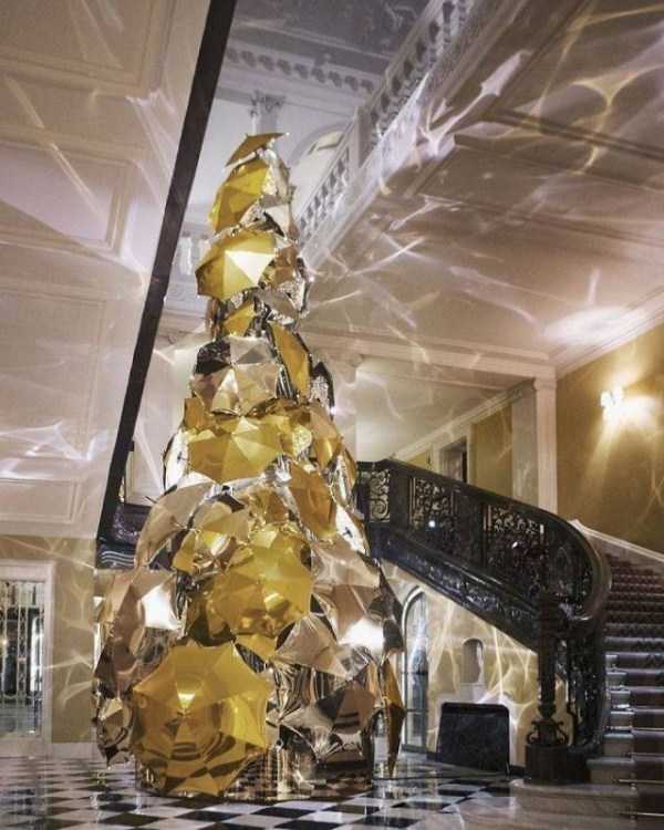 30 Unconventional Christmas Trees (30 photos)