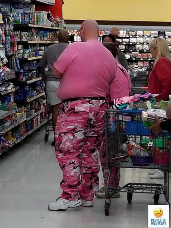 Walmart Shoppers Are... Well, Unique (42 photos)