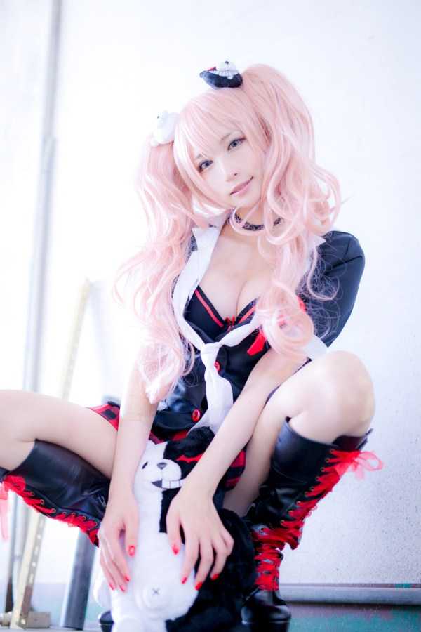 Hot Cosplay Girls – Part 5 (36 photos)