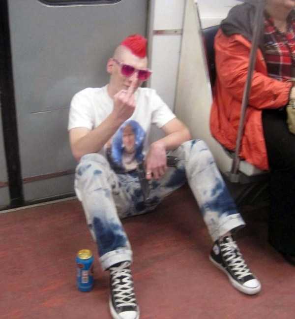 strange russian subway fashion 17