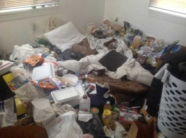33 Extremely Filthy Rooms (33 photos)