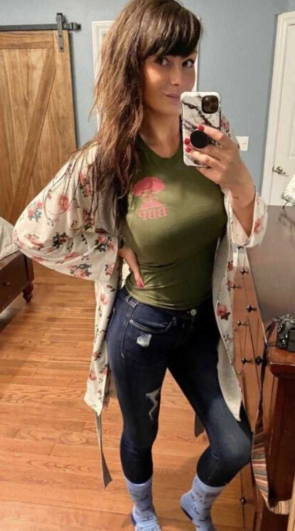 busty babes 35 Hot Busty Girls – Part 16 (44 photos)