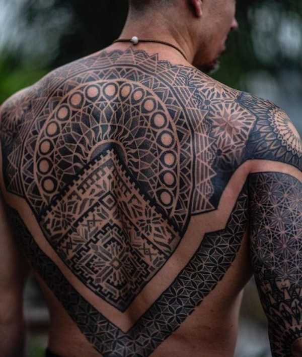 37 Mind Blowing Tattoos (37 photos)