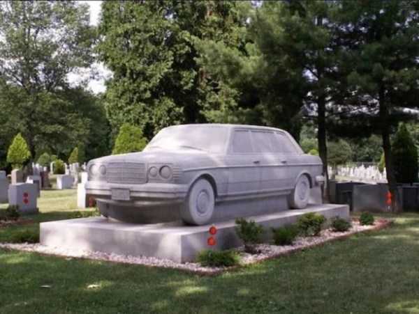 bizarre gravestones 18