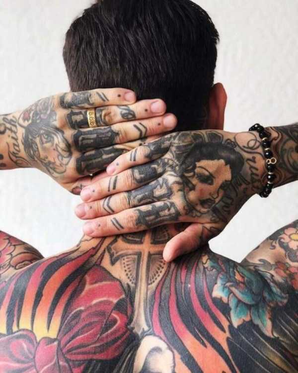 37 Mind Blowing Tattoos (37 photos)