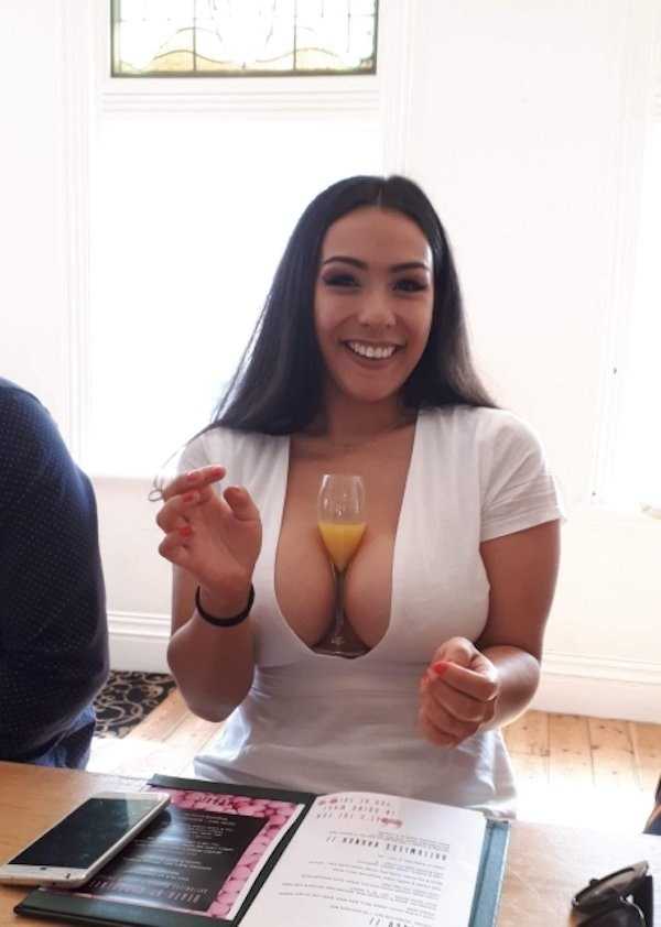 busty girls 32 Hot Busty Girls – Part 21 (40 photos)