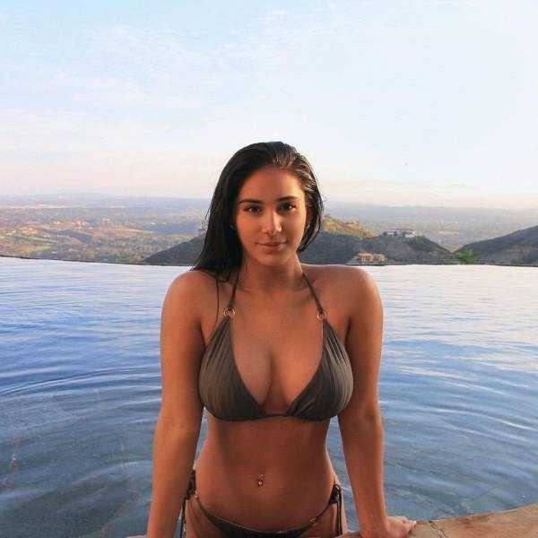Hot Bikini Girls – Part 20 (39 photos)
