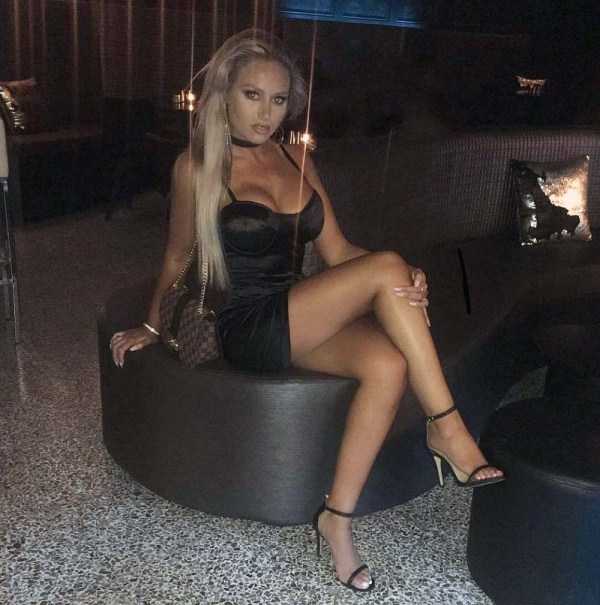 Hot Girls In Tight Dresses – Part 20 (42 photos)