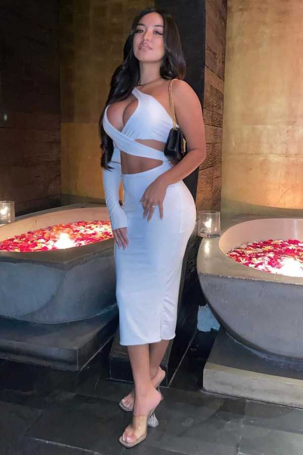 Hot Girls In Tight Dresses – Part 20 (42 photos)