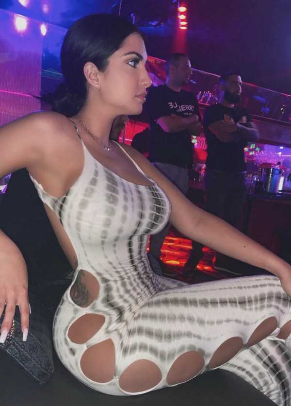 Hot Girls In Tight Dresses – Part 20 (42 photos)