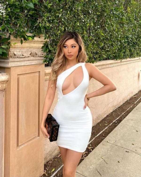 Hot Girls In Tight Dresses #23 (44 photos)