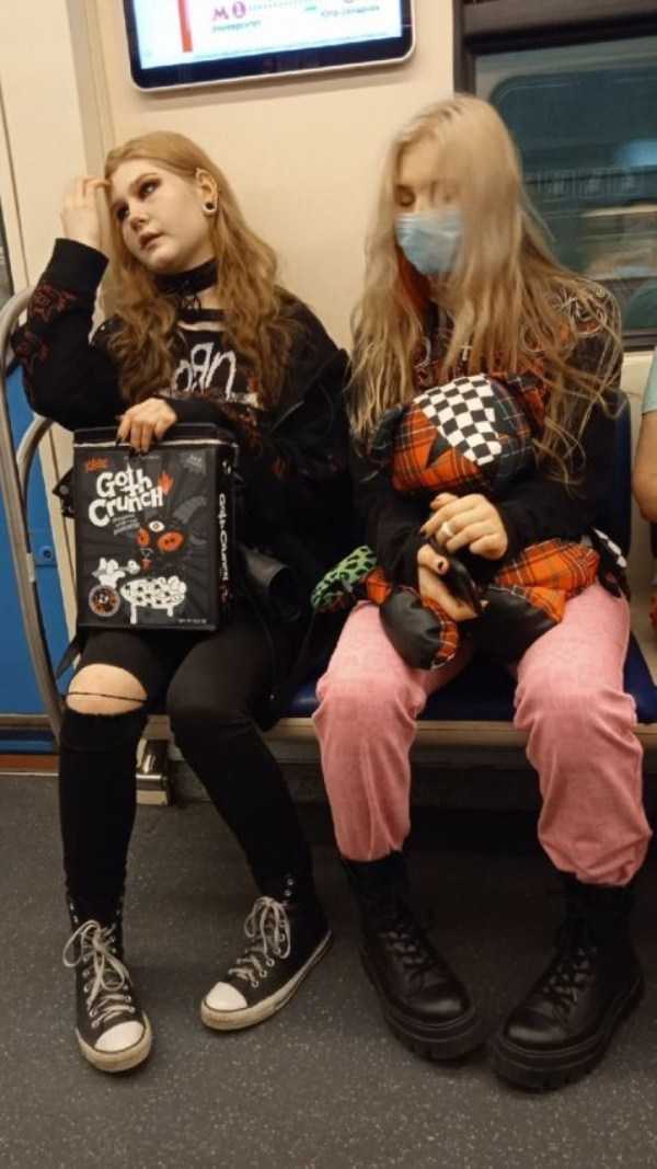 Weird Russian Subway Fashion #165 (37 photos)