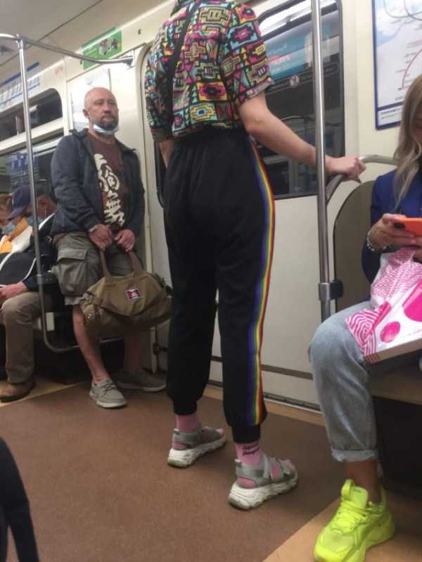 Weird Russian Subway Fashion #165 (37 photos)