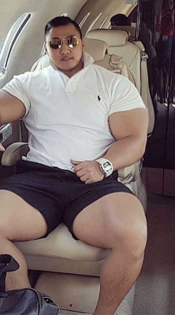 ridiculous photoshops 31 35 Ridiculously Photoshopped Pics (35 photos)