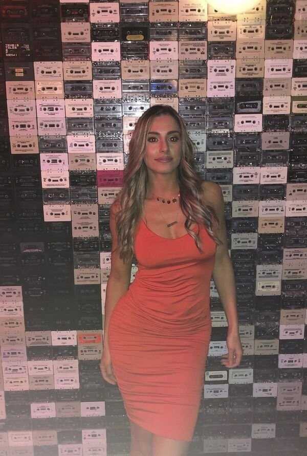 Hot Girls In Tight Dresses #30 (40 photos)