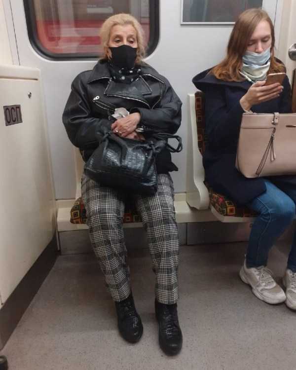 strange russian subway fashion 8