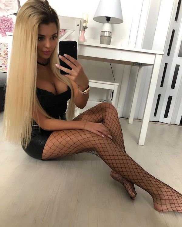 Hot Girls In Corsets #5 (41 photos)