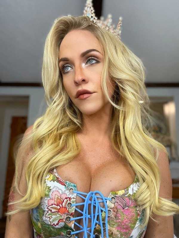 Hot Girls In Corsets #5 (41 photos)