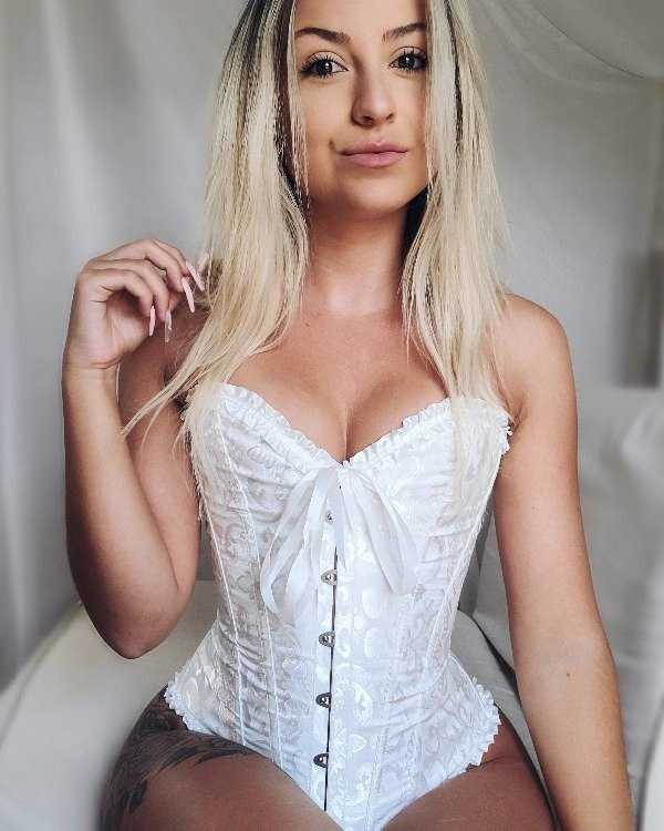 Hot Girls In Corsets #5 (41 photos)