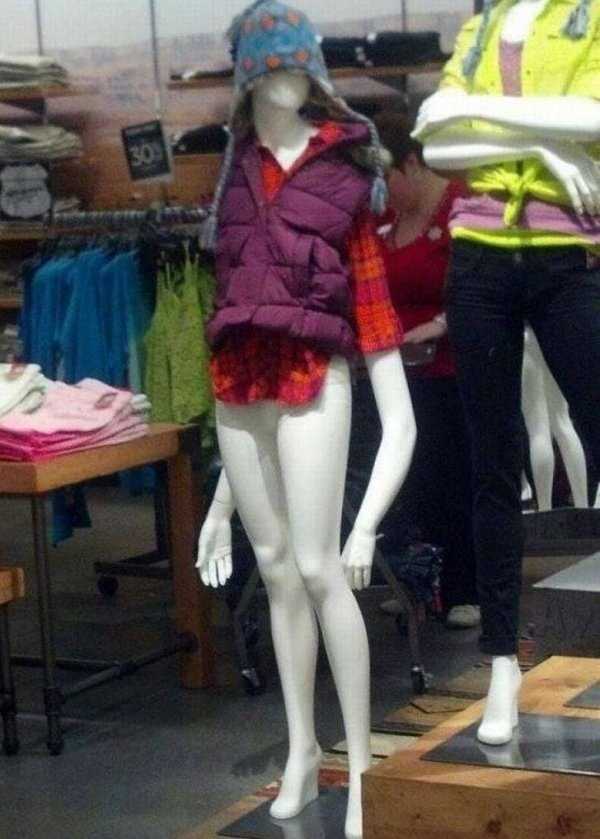 33 Creepy Store Mannequins (33 photos)