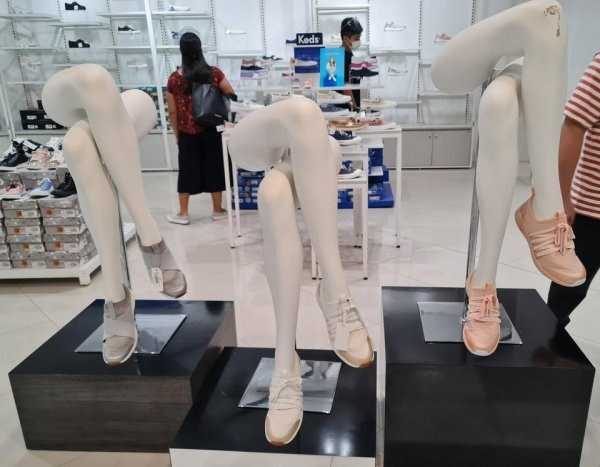 33 Creepy Store Mannequins (33 photos)