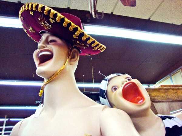 33 Creepy Store Mannequins (33 photos)