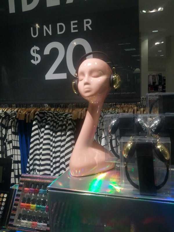 33 Creepy Store Mannequins (33 photos)